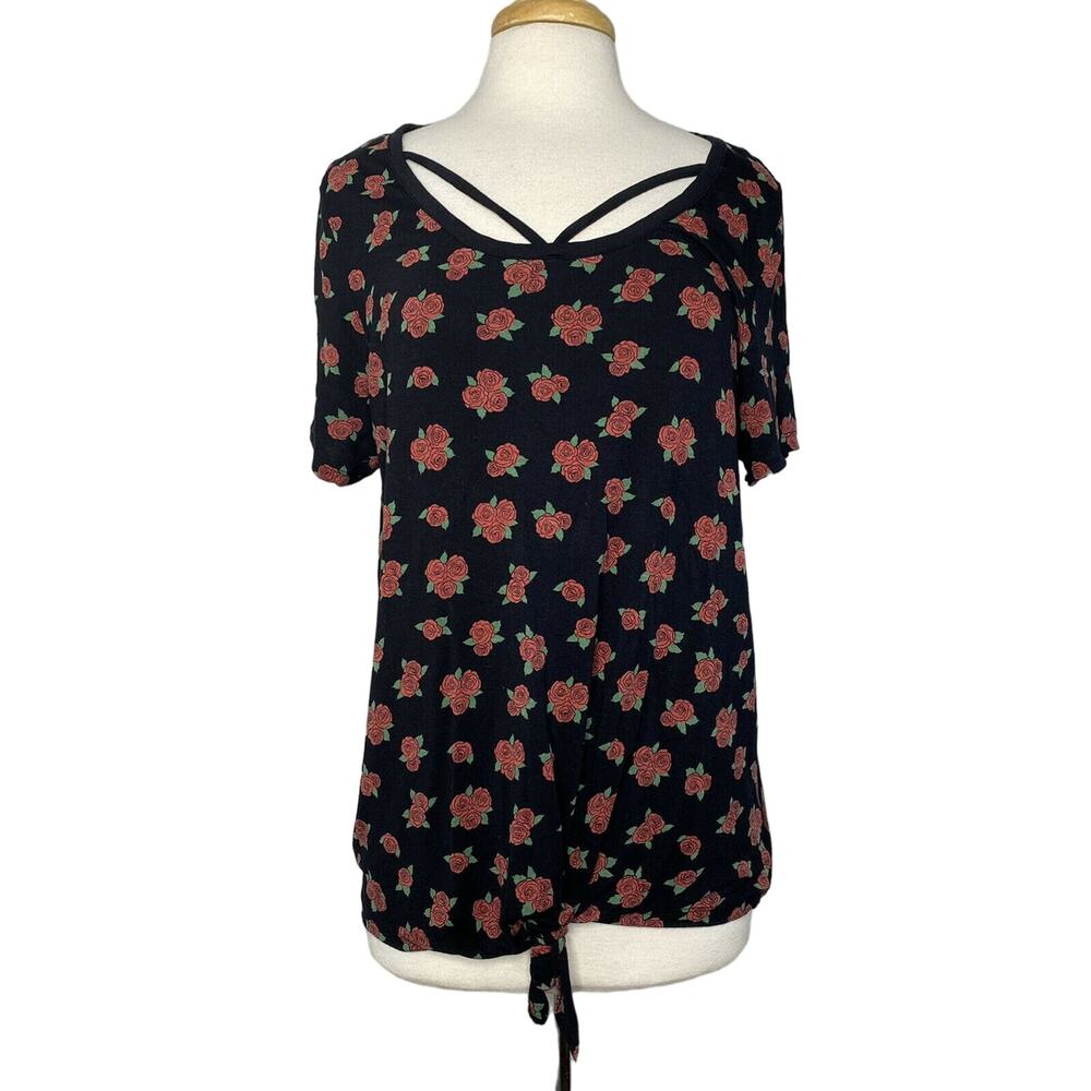 ATTITUDE NOT INCLUDED Black Rose Criss-Cross Tie-front Tee Size 1X Stretch AOP